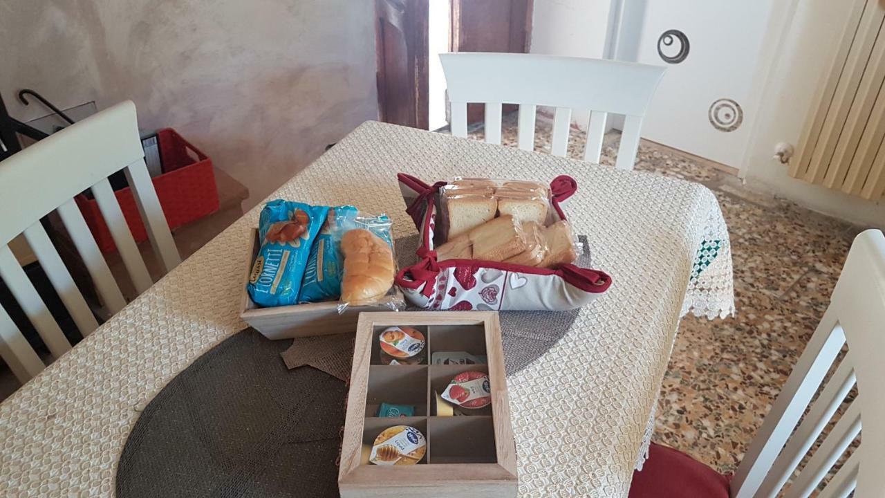 La Casetta Del Pellegrino Appartement Poggio Bustone Buitenkant foto